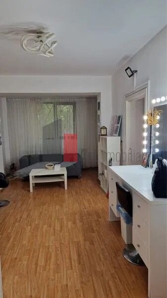 Primaverii, bloc cu regim mic de inaltime, locuit sau investitie