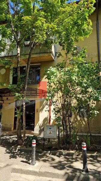 Primaverii, bloc cu regim mic de inaltime, locuit sau investitie